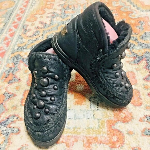 MOU Black Leather Shearling Sherpa Short Ankle Studded Boots Women's 7 to 7.5 - Picture 2 of 13